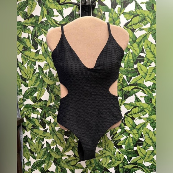 NWOT Victoria Secret cut out cheeky bathing suit size Large - Picture 3 of 5